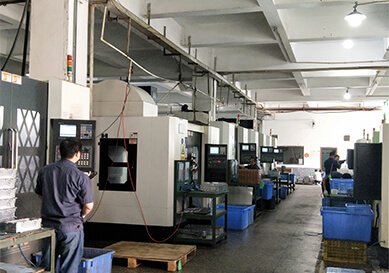 嚴格控制加工質(zhì)量，各類(lèi)儀器和檢具來(lái)保證精度